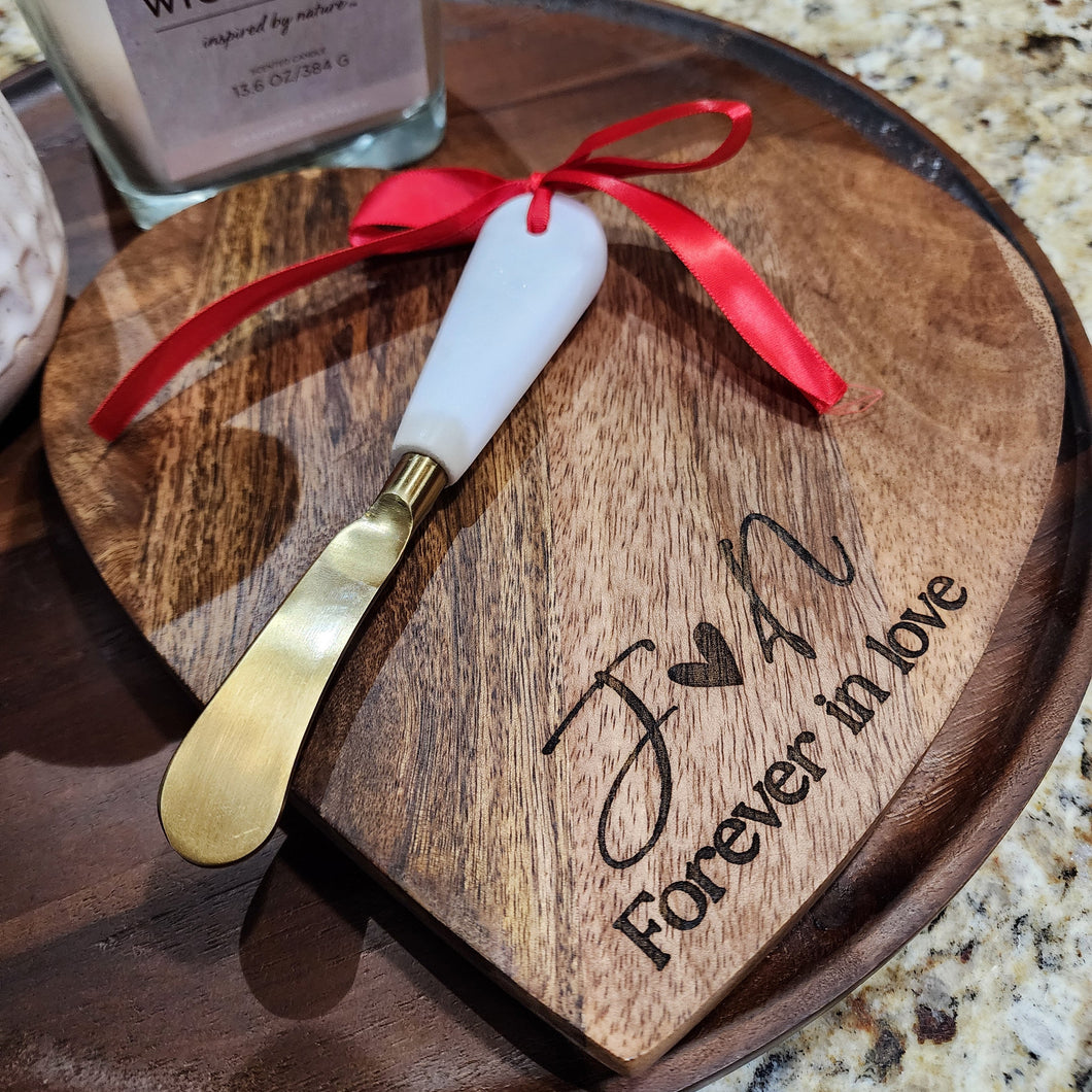 Heart Shaped Cutting and Cheese Board with spreader