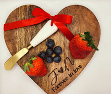 Load image into Gallery viewer, Heart Shaped Cutting and Cheese Board with spreader
